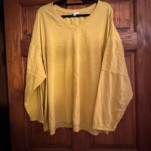 Women’s 3X(24w-26w)Terra & Sky long sleeve v-neck with lace accent on sleevesEUC